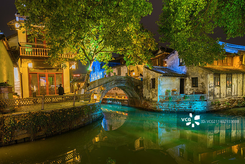 苏州周庄古镇夜景图片素材