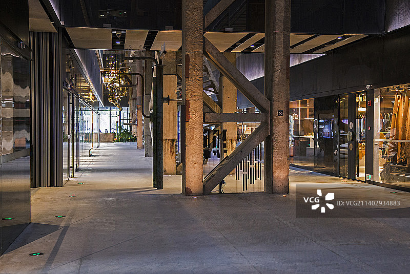 上海1862船厂老厂房改造的商业中心图片素材