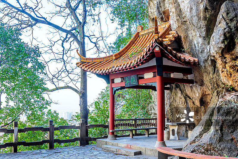 中国广西柳州马鞍山公园仙弈岩石刻图片素材