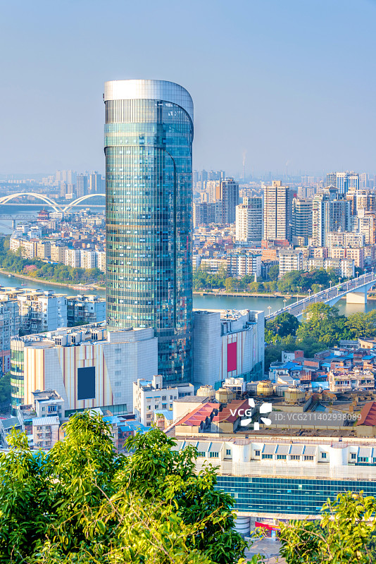 中国广西柳州马鞍山观景平台观眺城市风光图片素材