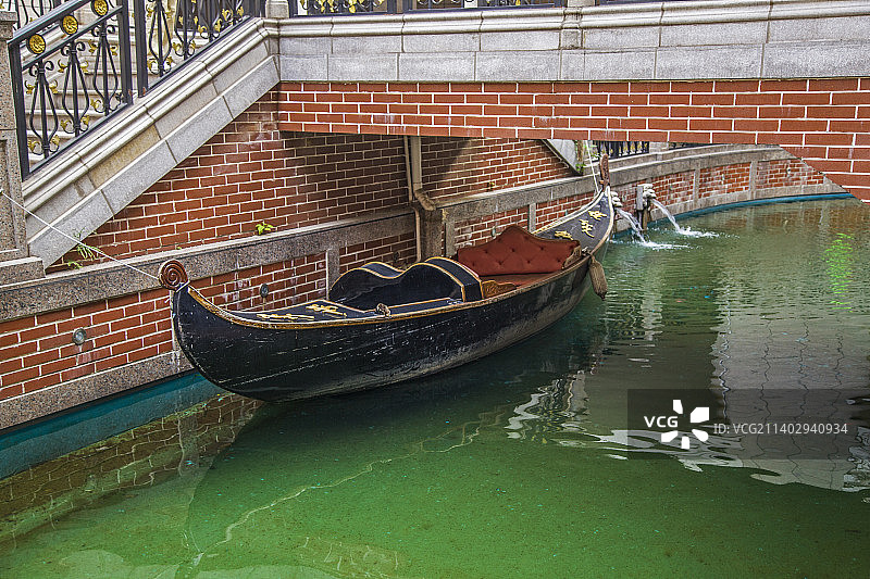 欧式小镇水道游船图片素材