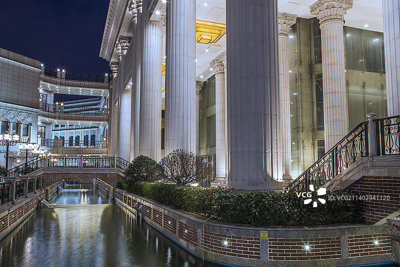 欧式风格建筑商业街小镇夜景图片素材
