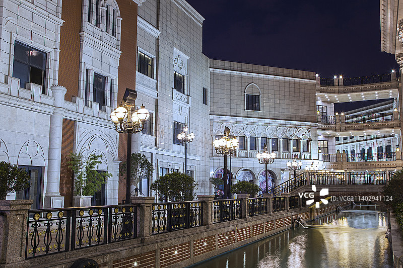 欧式风格建筑商业街小镇夜景图片素材