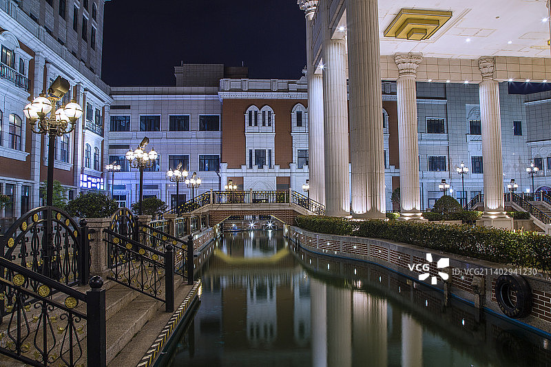 欧式风格建筑商业街小镇夜景图片素材