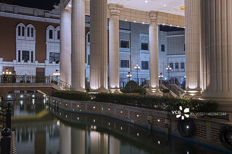 欧式风格建筑商业街小镇夜景图片素材