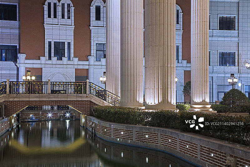 欧式风格建筑商业街小镇夜景图片素材