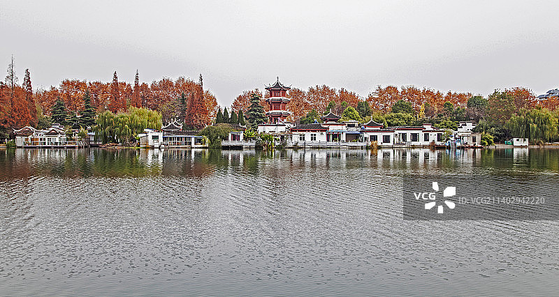亭台水榭,塔,水面,倒影图片素材