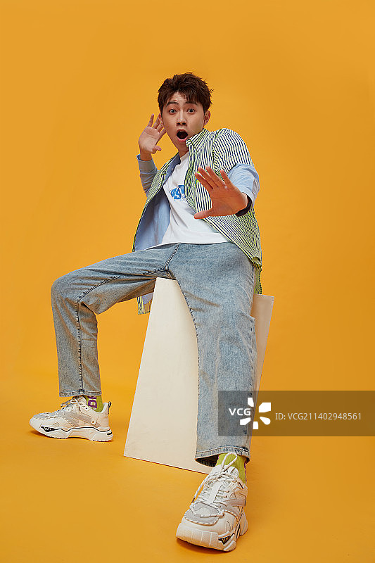 空手的男生图片素材