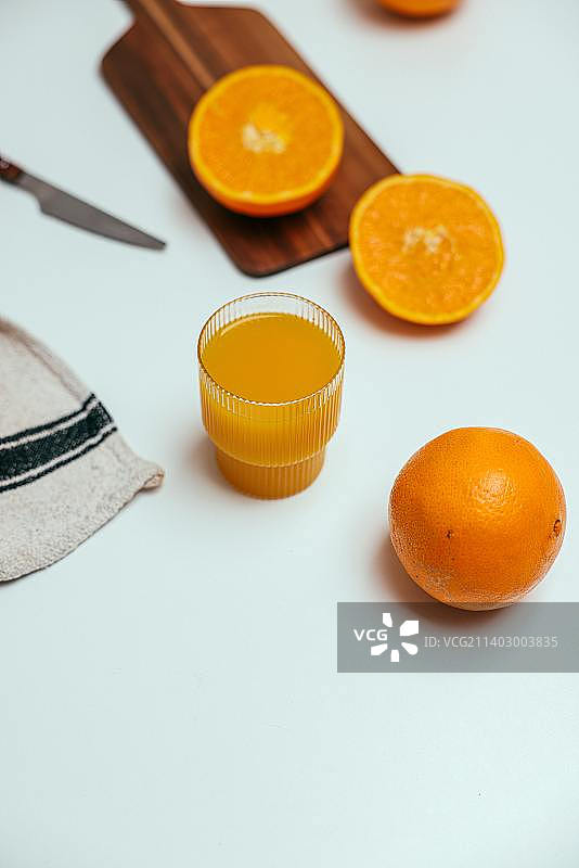 阿尔及利亚桌上橙色水果俯瞰图图片素材