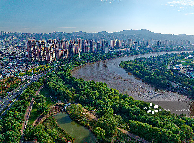 兰州黄河银滩大桥城市天际线夏季风光图片素材
