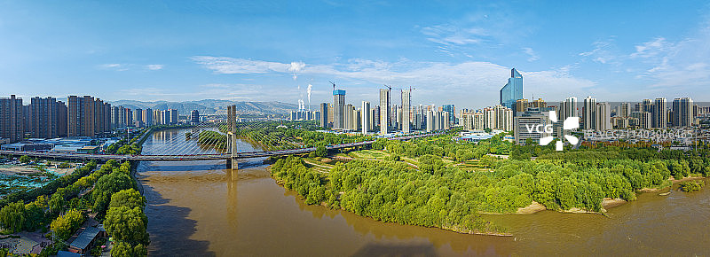 兰州黄河银滩大桥城市天际线夏季风光图片素材