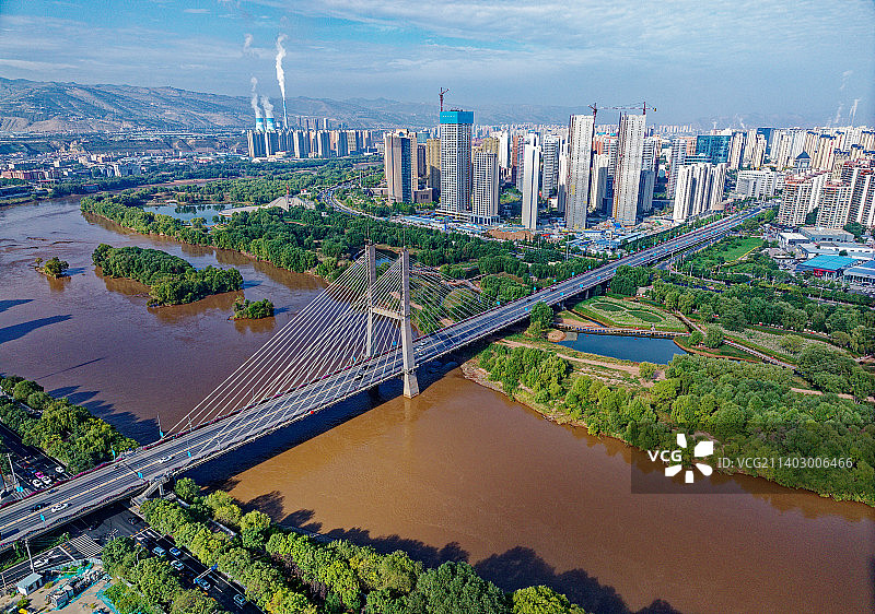 兰州黄河银滩大桥城市天际线夏季风光图片素材