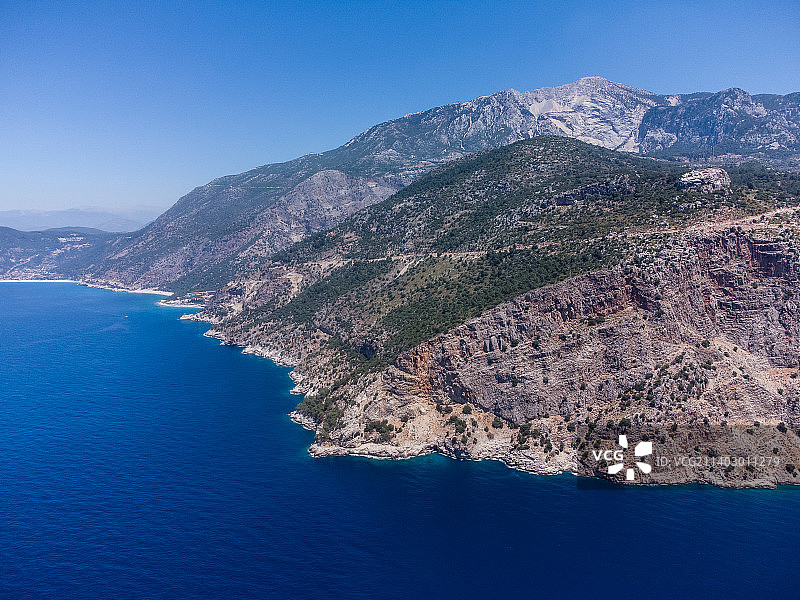 蓝天下的山海风光图片素材