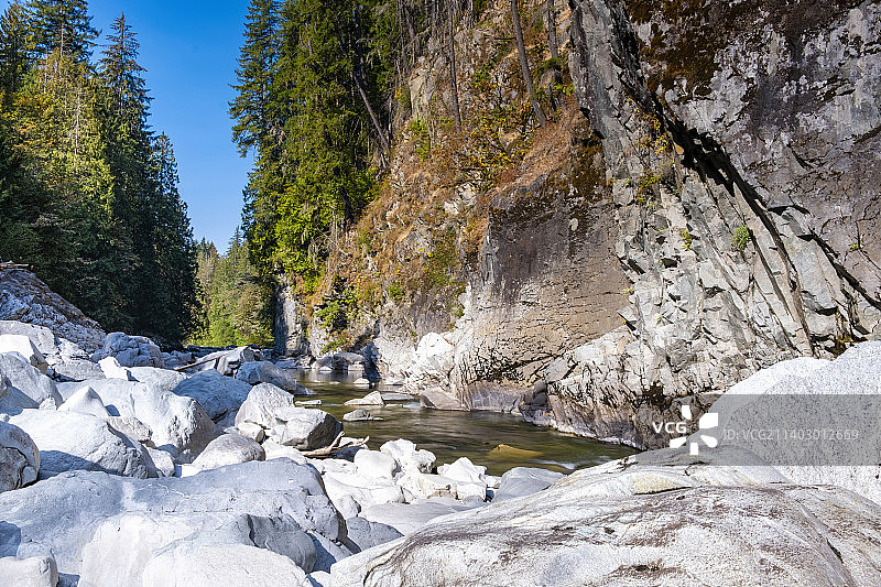 美国花岗岩瀑布鱼梯的溪流图片素材
