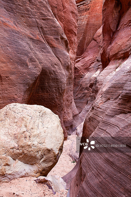 美国犹他州奥德维尔峡谷岩层景观图片素材