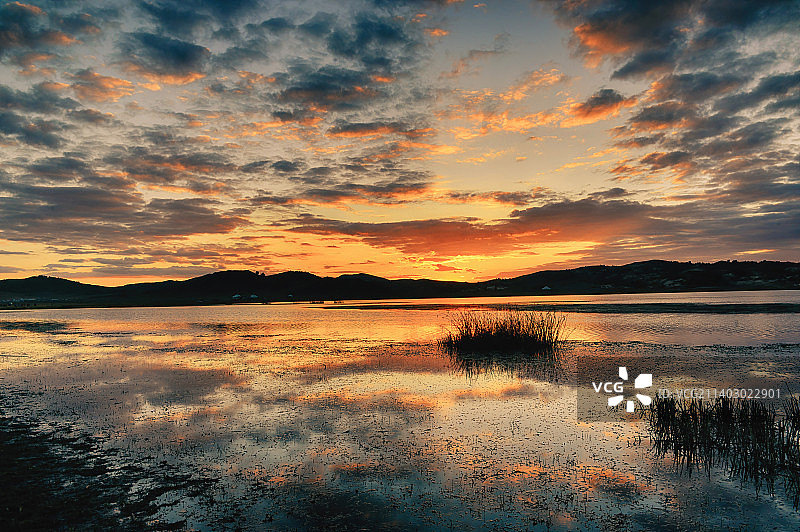 内蒙将军泡子的落日图片素材