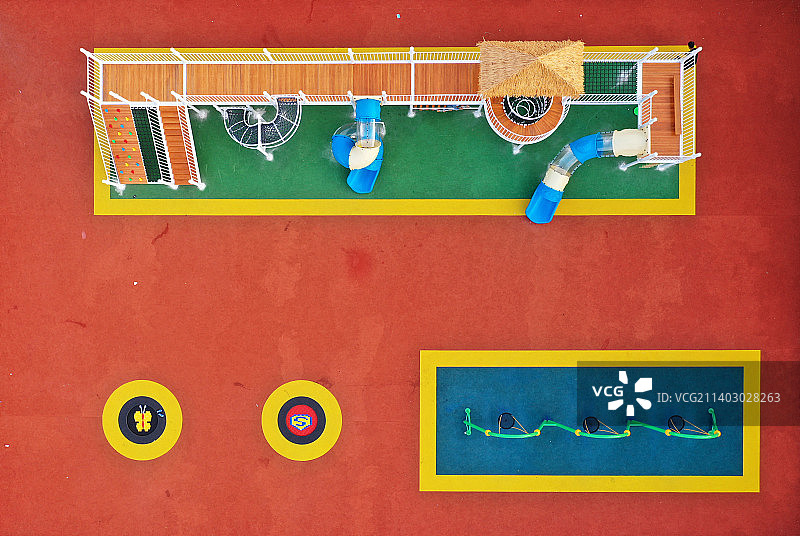 山东省枣庄山亭区紫薇社区多功能运动场 儿童活动场图片素材