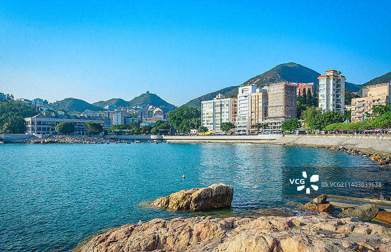香港赤柱城市建筑与海湾渔船风光图片素材