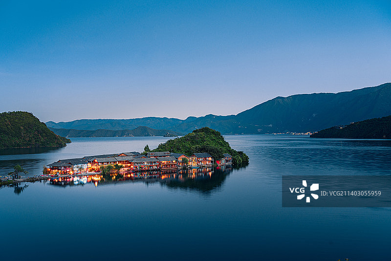 云南泸沽湖里格半岛夜景风光图片素材