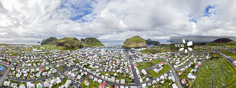 冰岛韦斯特曼纳群岛城镇景观全景图片素材