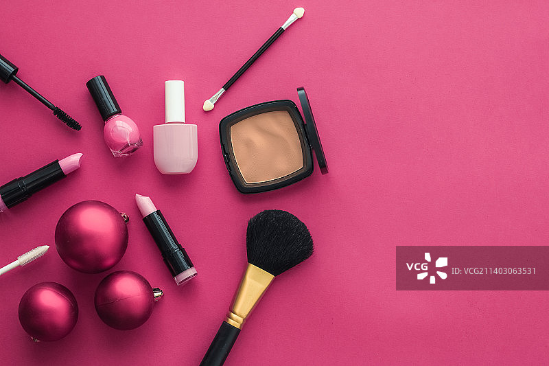 美妆品牌圣诞特卖彩妆产品套装图片素材