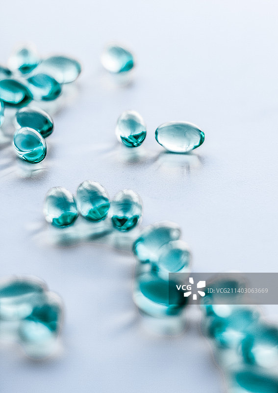 健康饮食营养补充蓝色药丸图片素材