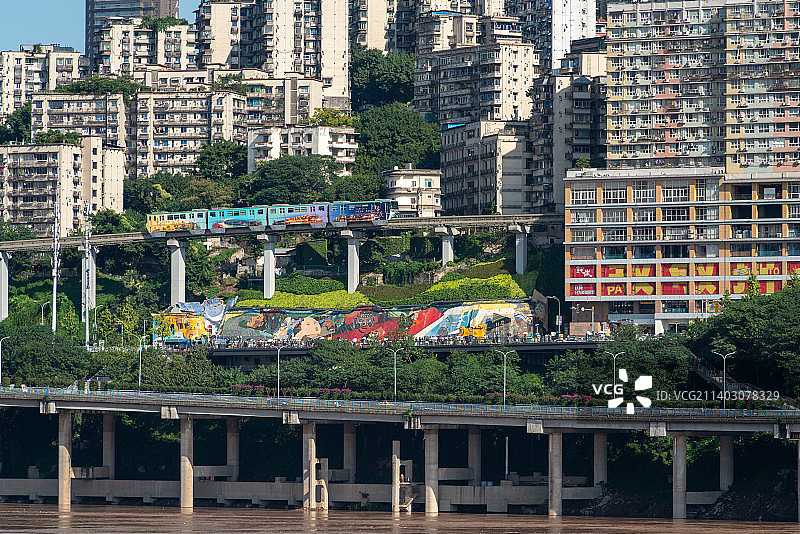 重庆市牛角沱轻轨站 李子坝轻轨站长焦镜头图片素材