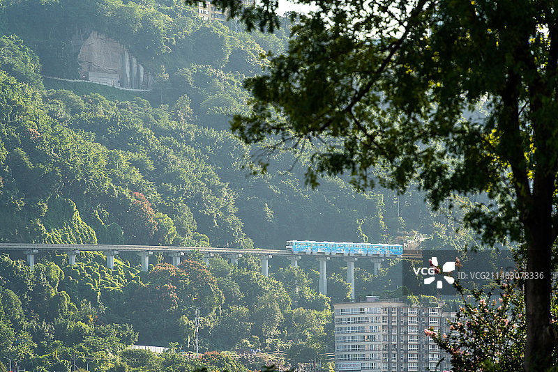 重庆市牛角沱轻轨站 李子坝轻轨站长焦镜头图片素材