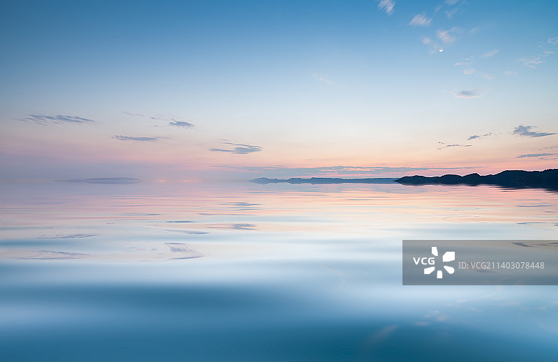 蓝色天空云朵的青海湖水平面倒影素材茶卡盐湖 大柴旦湖图片素材