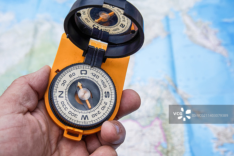 手持导航罗盘图片素材