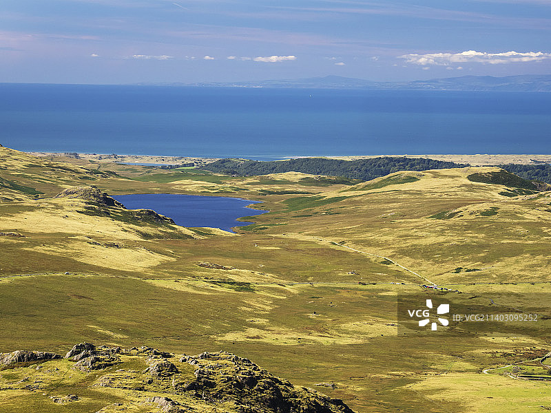 从英国湖区哈特山眺望德沃克湖和马恩岛图片素材