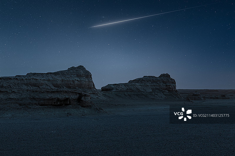 青海大柴旦星空下的沙漠雅丹地貌自然风光图片素材