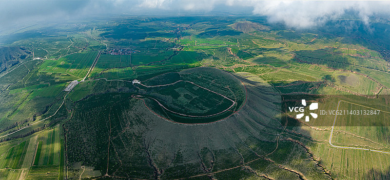 山西大同火山群，狼窝山俯视图图片素材