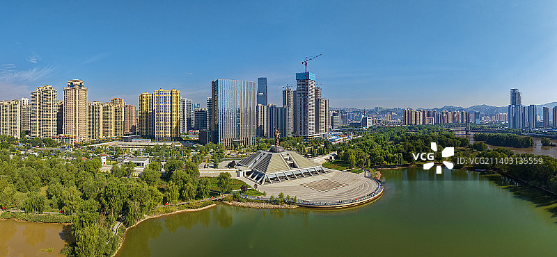 兰州银滩大桥黄河湿地伏羲雕塑风光图片素材