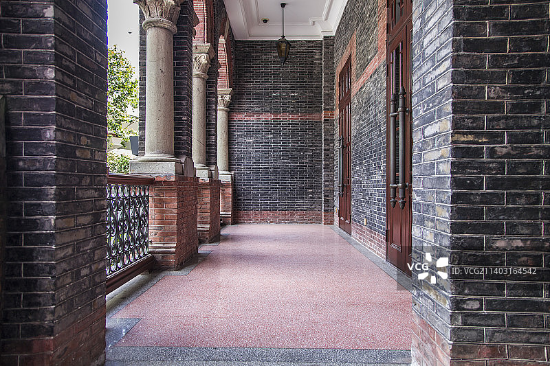 老房子拱廊图片素材