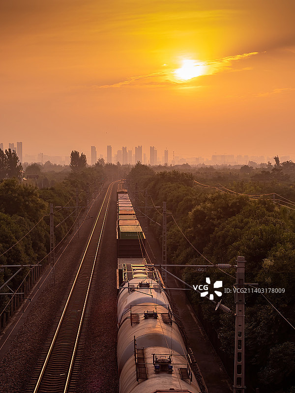 通往城市的铁路 火车 交通运输 郑州 陇海铁路图片素材