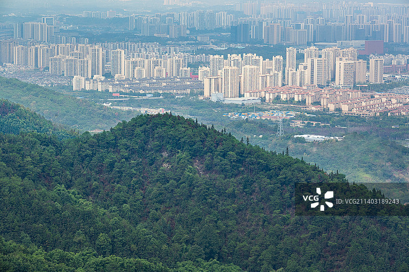 重庆城市大学城与缙云山图片素材