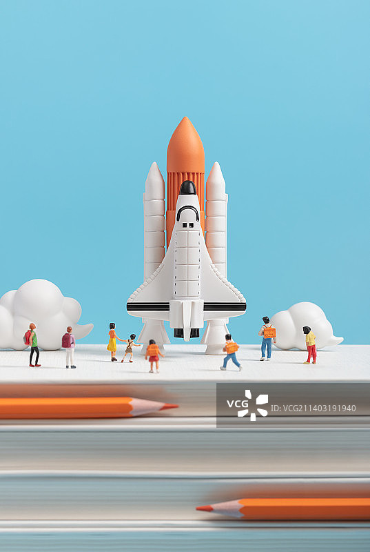 微缩创意书本上的航天飞机与学生图片素材