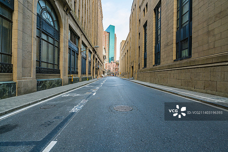 上海外滩公路和历史建筑图片素材