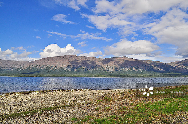 俄罗斯普托拉纳高原的湖光山色图片素材