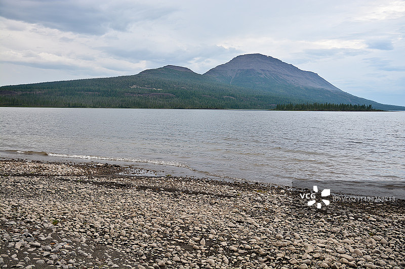 俄罗斯普托拉纳高原的湖光山色图片素材