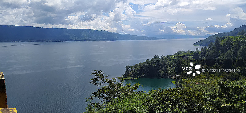 湖光山色的全景图片素材