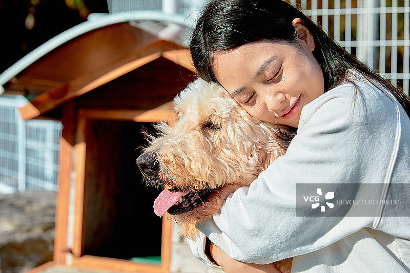 女人和宠物图片素材
