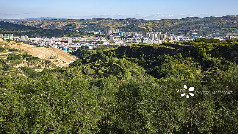 鸟瞰中国梯田第一县庄浪县水洛镇全景图片素材