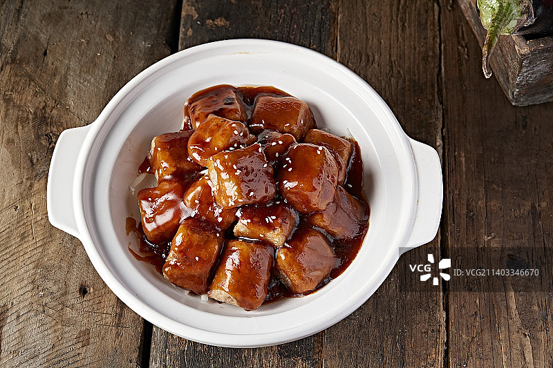 砂锅浇汁烧芋头图片素材