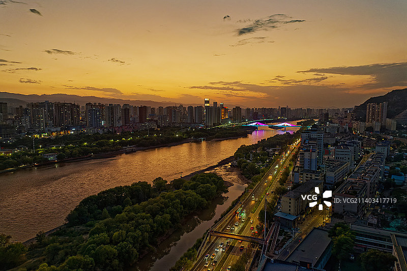 兰州黄河秋季夕阳城市天际线风光图片素材