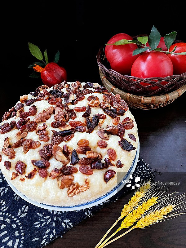 蒸蒸日上～红枣核桃葡萄干发糕。图片素材