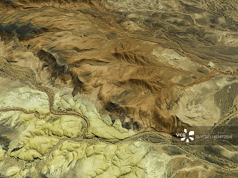 航拍新疆福海县乌伦古湖干枯的古河床图片素材