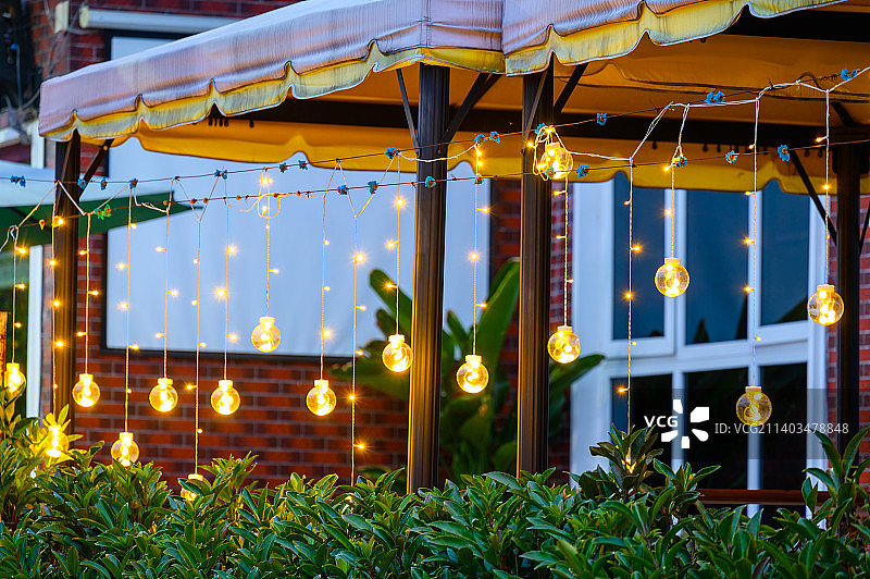 湖北恩施宜影古镇夜晚的灯光图片素材