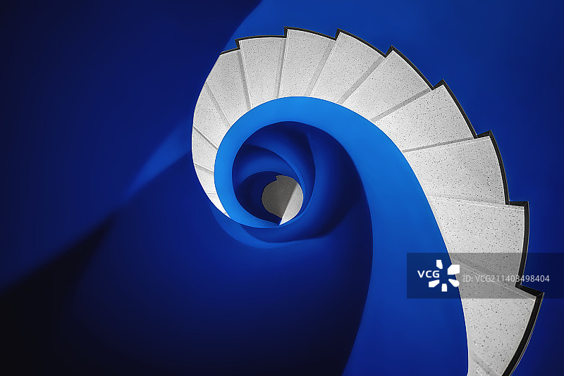 蓝色妖姬—天府艺术公园旋转楼梯。图片素材